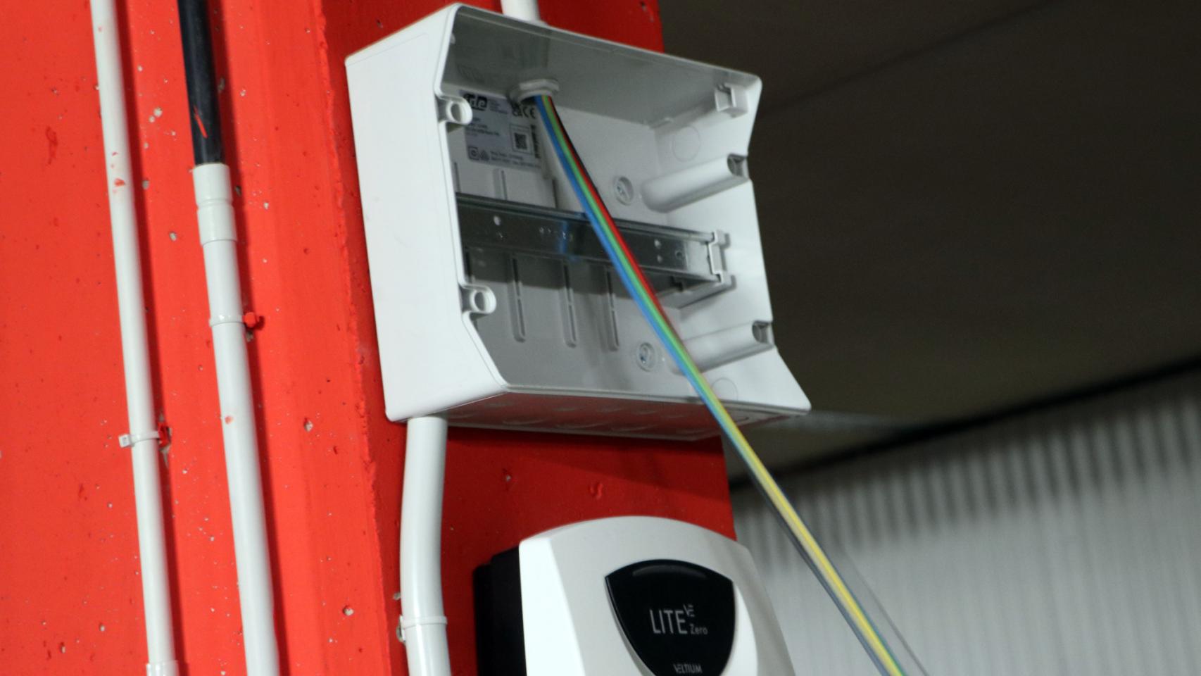 Instalación de punto de recarga de coche eléctrico