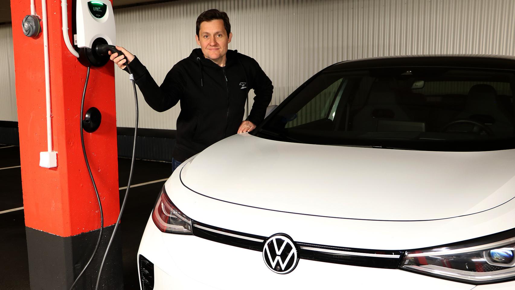 Instalación de punto de recarga de coche eléctrico