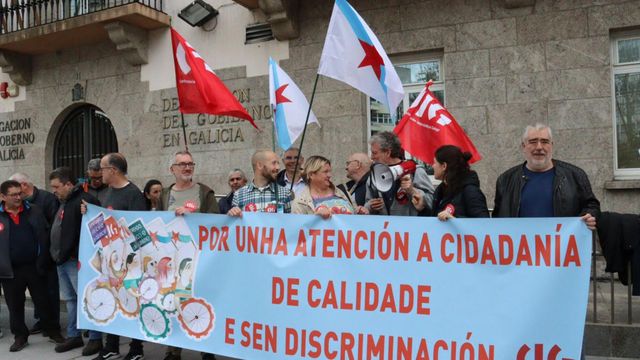 Protesta de la CIG delante de la Delegación del Gobierno.