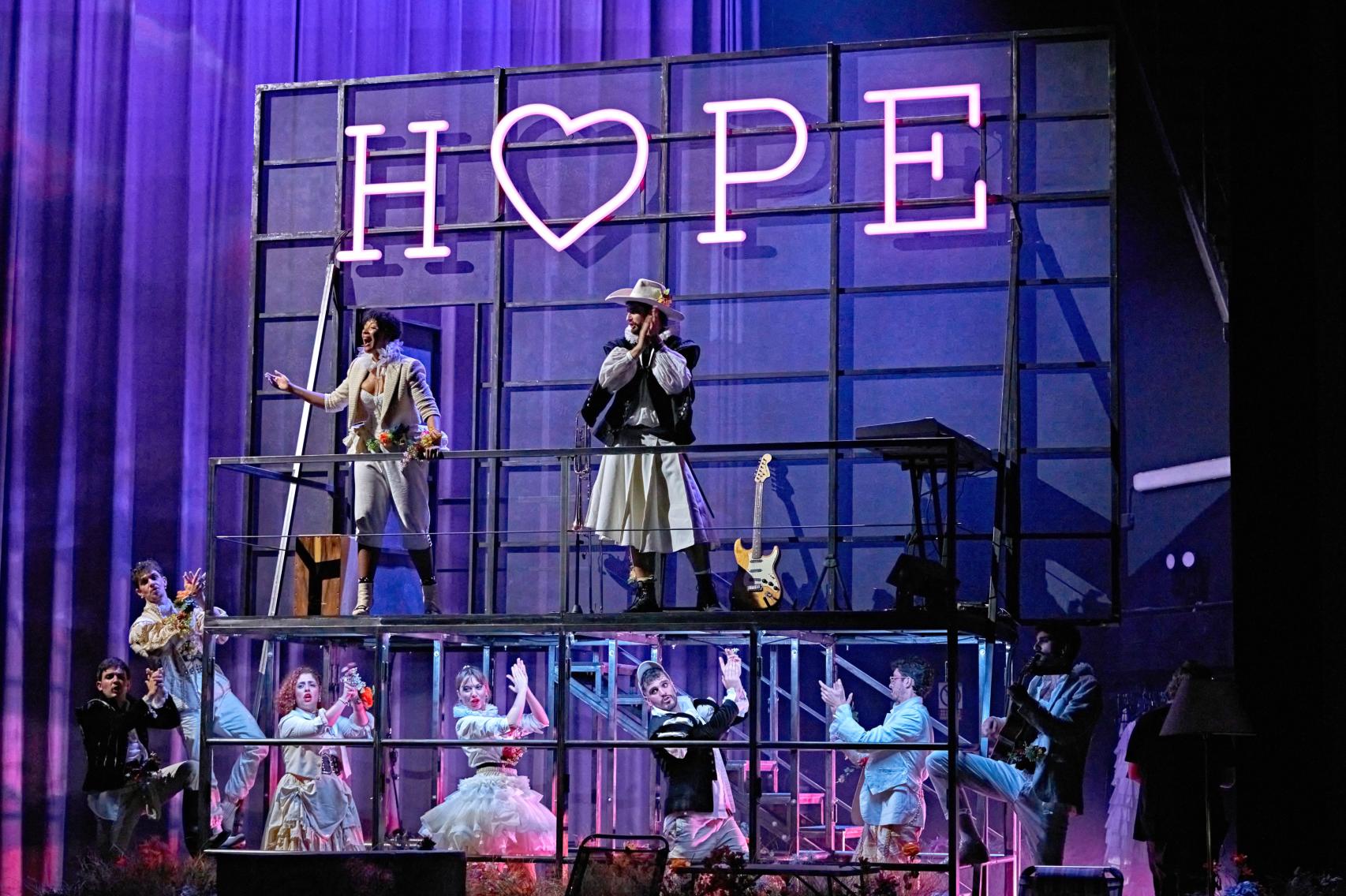 Un momento del montaje de 'La discreta enamorada' de la Compañía Nacional de Teatro Clásico. Foto: Sergio Parra
