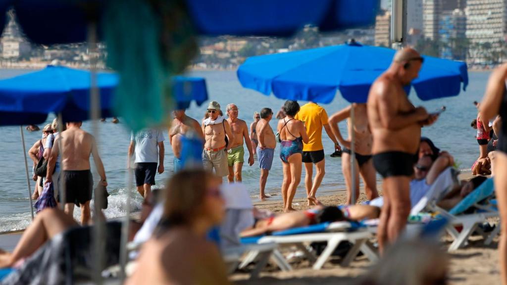 Aspecto que presentaba la playa de Benidorm en Semana Santa.