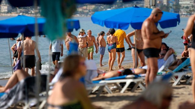 Aspecto que presentaba la playa de Benidorm en Semana Santa.