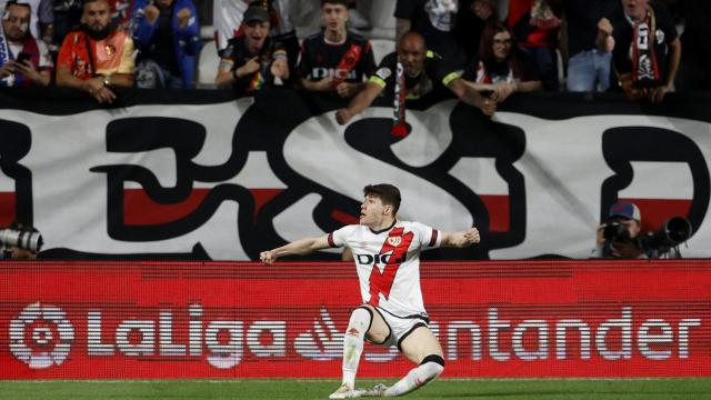 Fran García, celebrando su gol al Barça en Vallecas