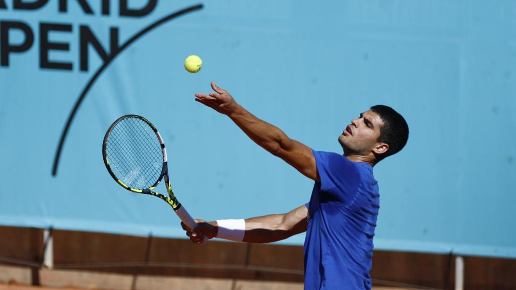 Carlos Alcaraz ejercitándose en las pistas de entrenamiento del Mutua Madrid Open