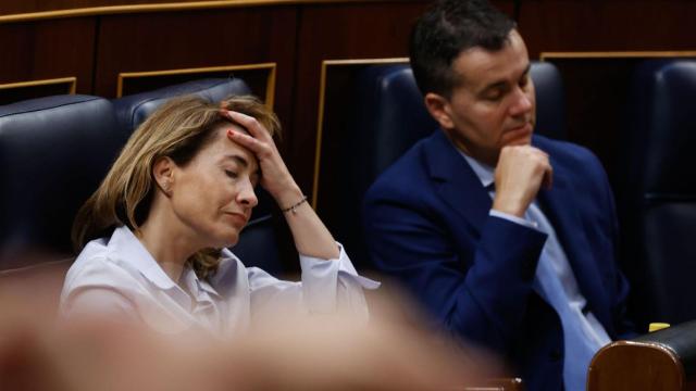 La ministra de Transportes, Raquel Sánchez y el de Industria, Héctor Gómez, este jueves en el Congreso.
