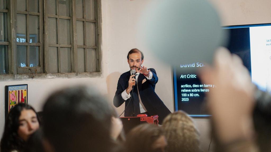 Antonio Yera mediando la subasta de Maza.art.