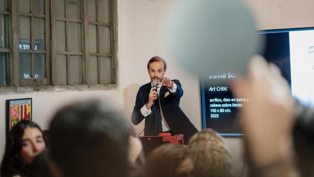 Antonio Yera mediando la subasta de Maza.art.