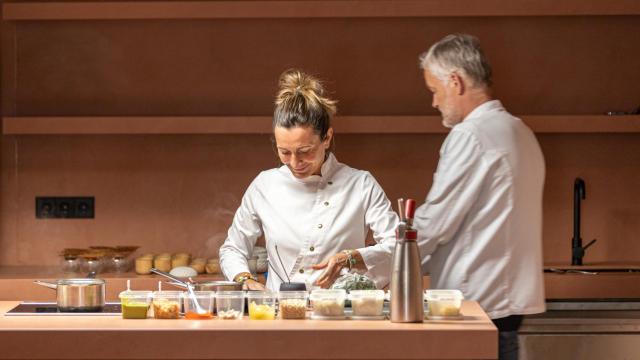Begoña Rodrigo cocinando
