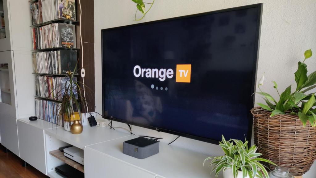 El decodificador Infinity HomeBox conectado a un televisor