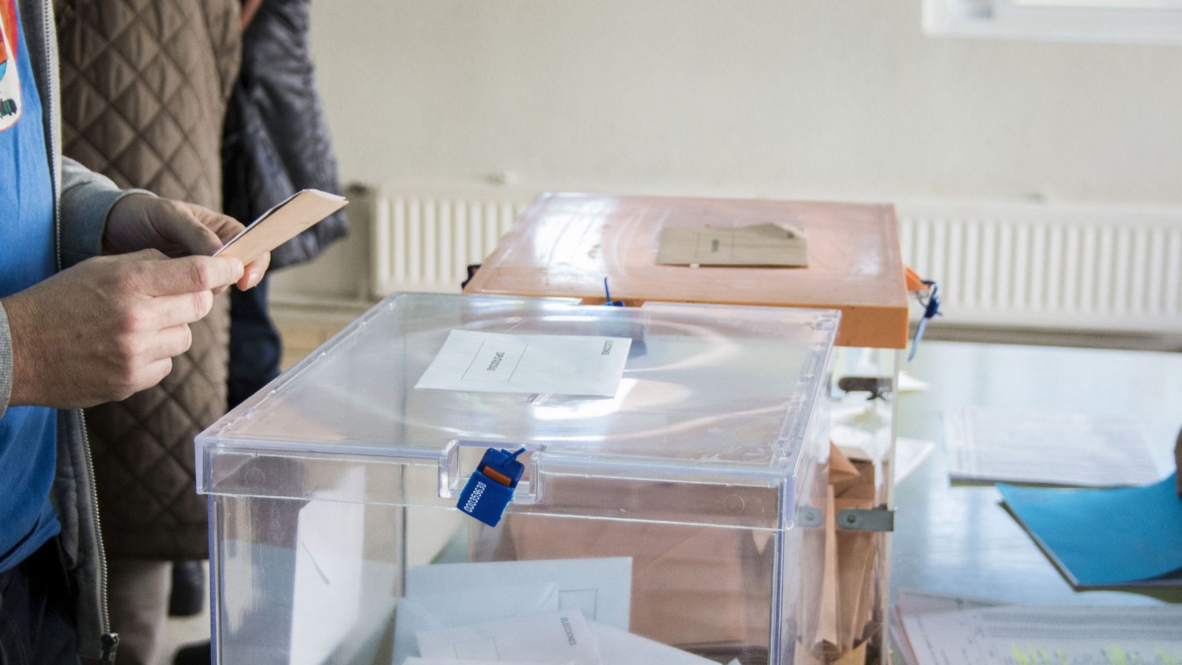 Una urna con votaciones en el marco de unas elecciones.