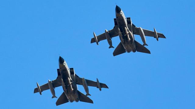 Imagen de dos aviones de combate.