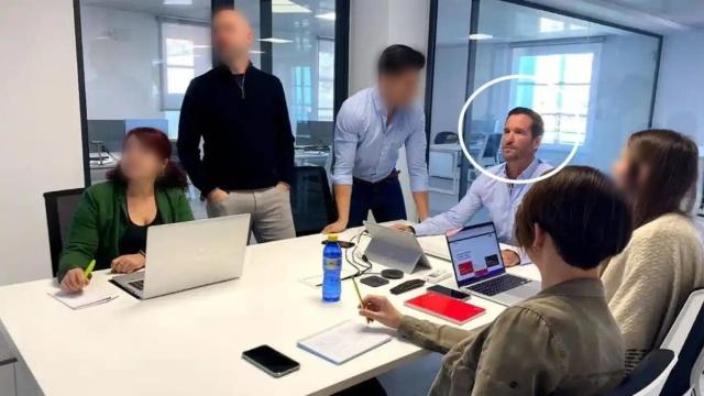 Edgar Aldaz, en el círculo, en una reunión de Canarias Prime.