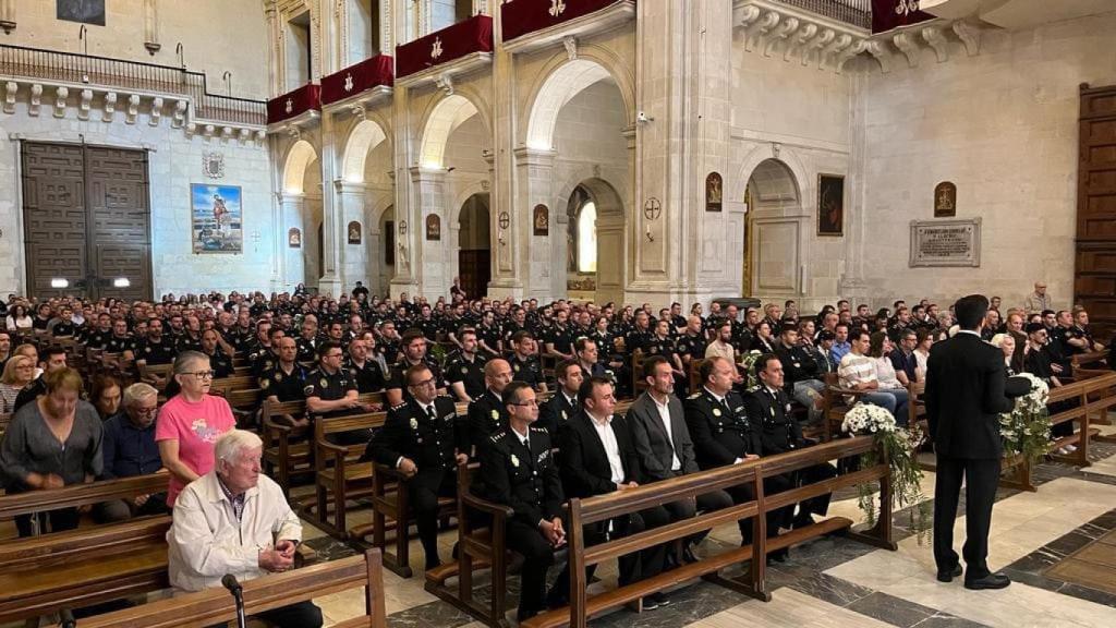 Un momento de la misa en Santa María este viernes.