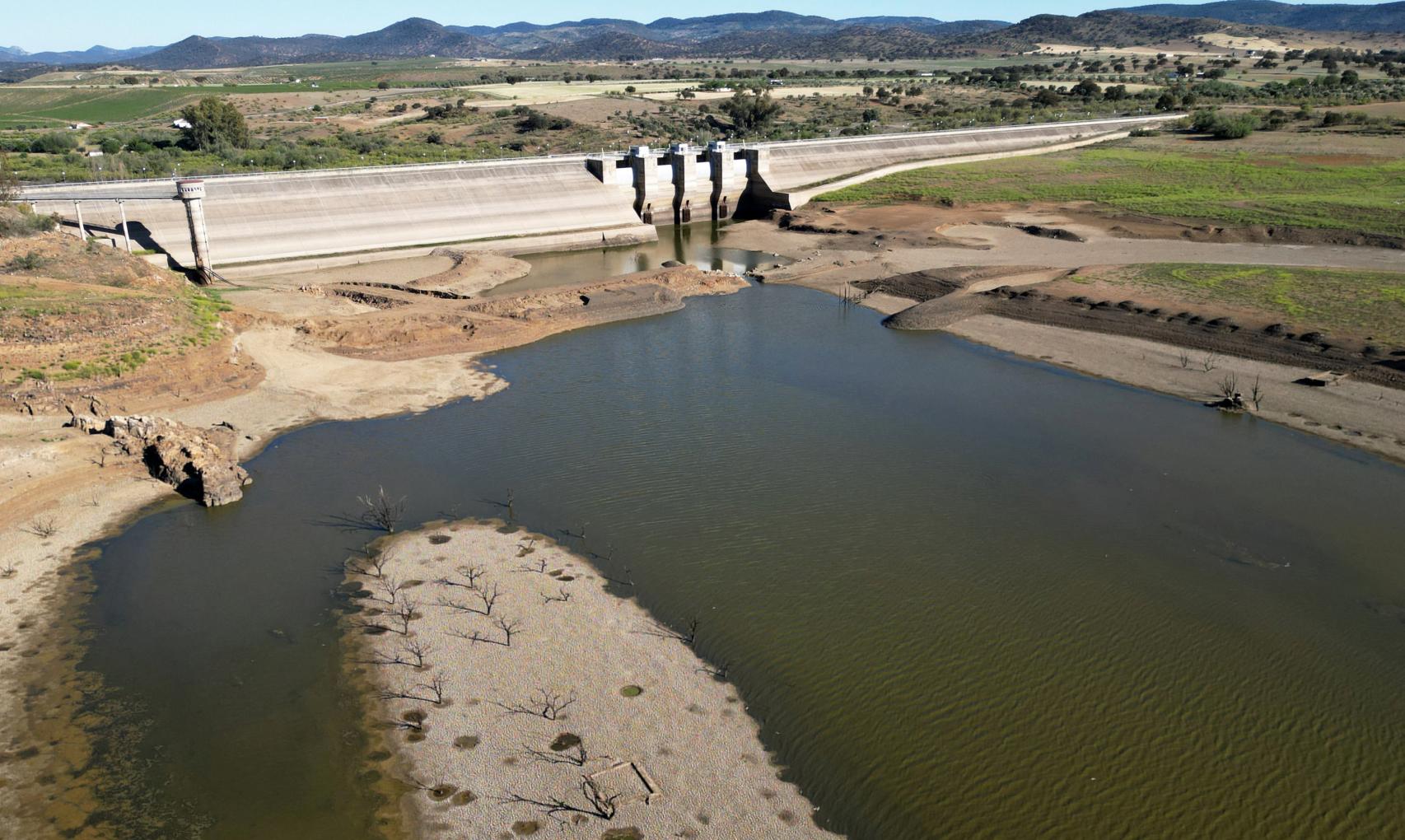 Vista aérea del embalse de Sierra Boyera, en Córdoba, a 27 de abril.