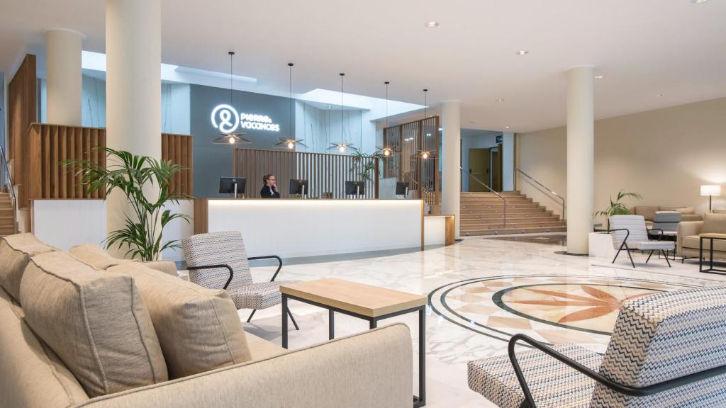 Recepción del Benidorm East, recientemente reformado.
