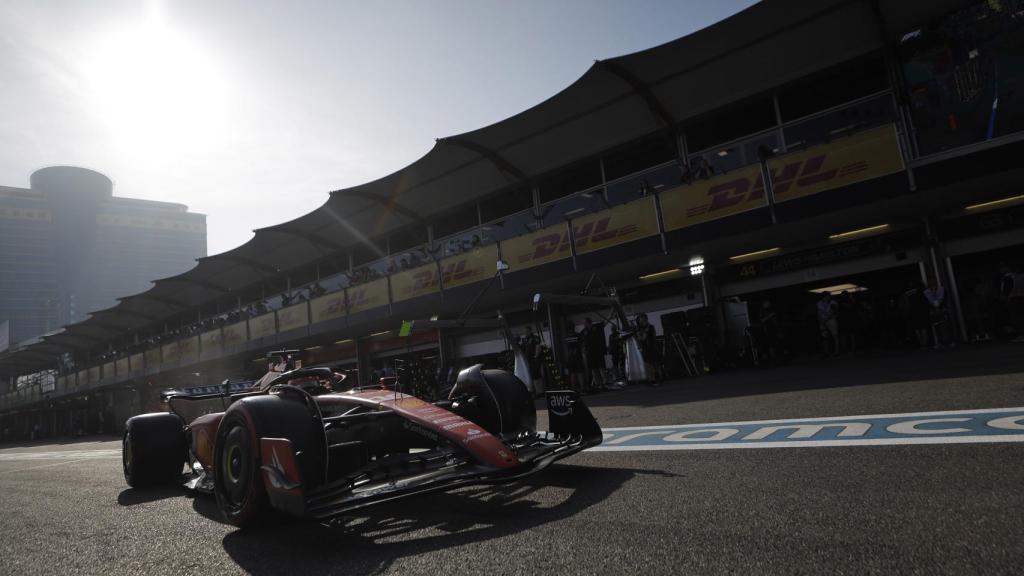 Leclerc sale de boxes.