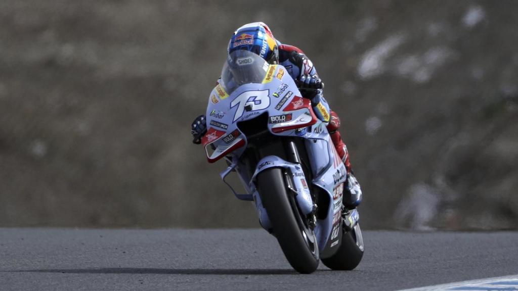 Álex Márquez pilota su Ducati GP22, durante una de las sesiones de entrenamientos en Jerez.