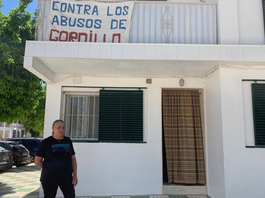 Margarita Pradas, una de las mujeres más reivindicativas contra Gordillo, en la puerta de su casa.