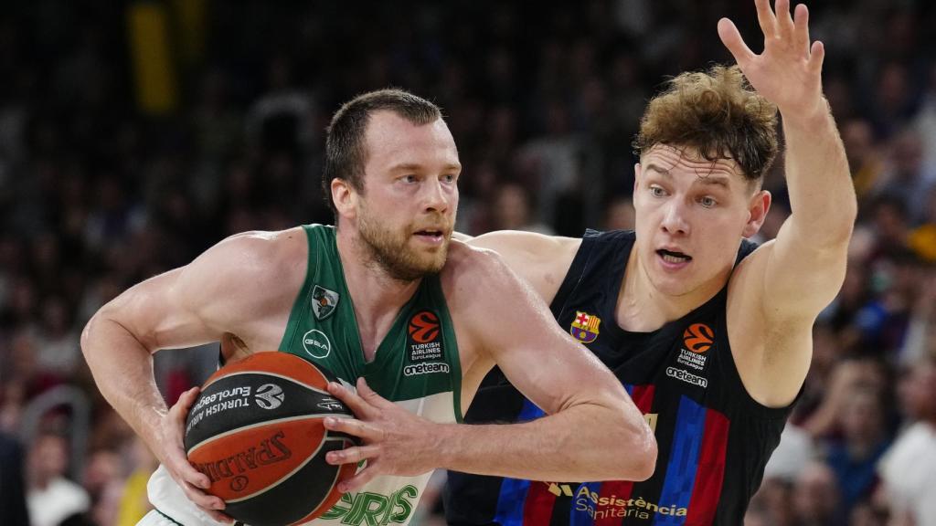 Jokubaitis persigue a Lekavicius.