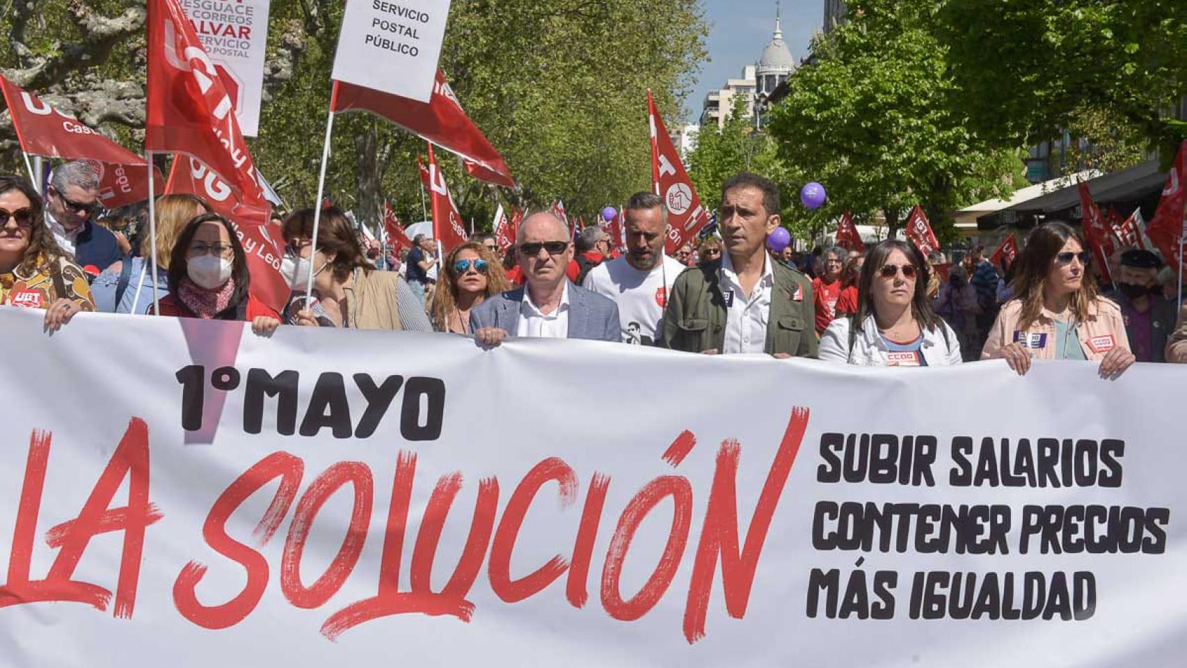 Los dirigentes de UGT y CCOO en Castilla y León, Faustino Temprano y Vicente Andrés, durante la manifestación del 1 de mayo de 2022.