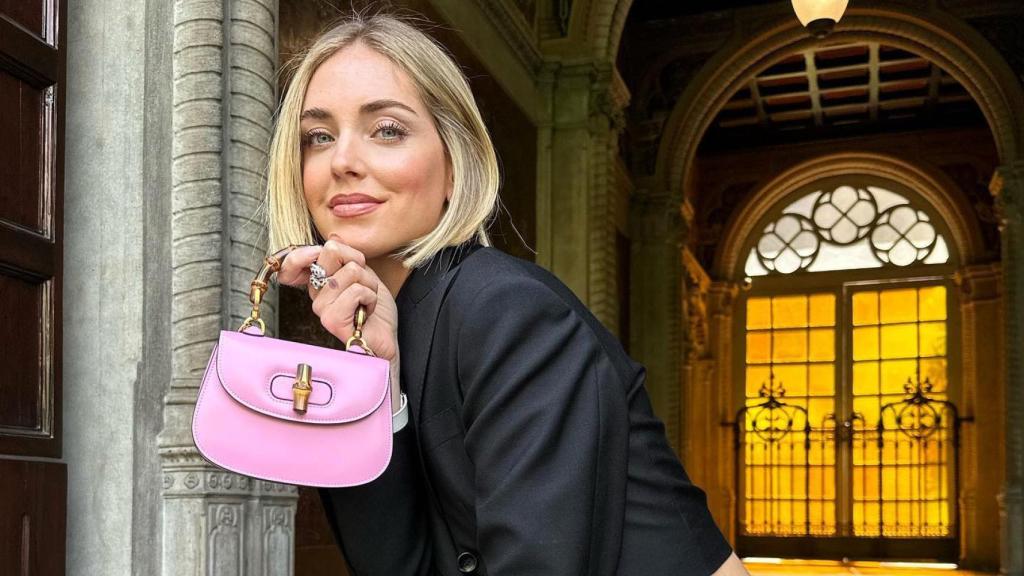 Chiara Ferragni con un minibolso de Gucci, en una imagen compartida en las redes.