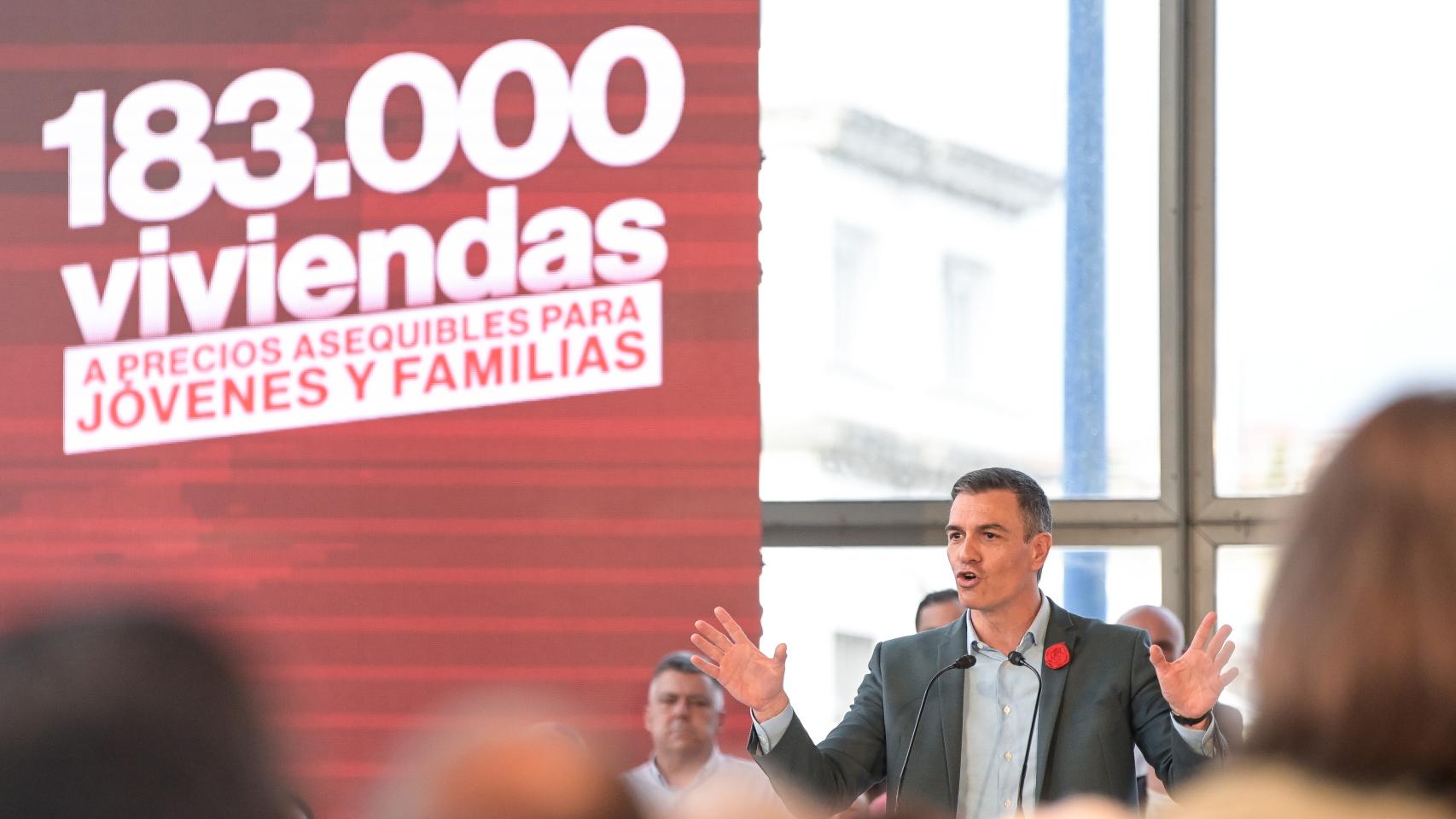 El presidente del Gobierno, Pedro Sánchez, interviene durante un acto del PSdeG-PSOE en La Coruña.