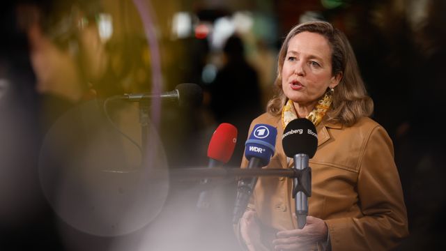 La vicepresidenta Nadia Calviño, durante su comparecencia este viernes en Estocolmo en la que ha admitido que no está claro que haya acuerdo sobre las reglas fiscales antes de fin de año.