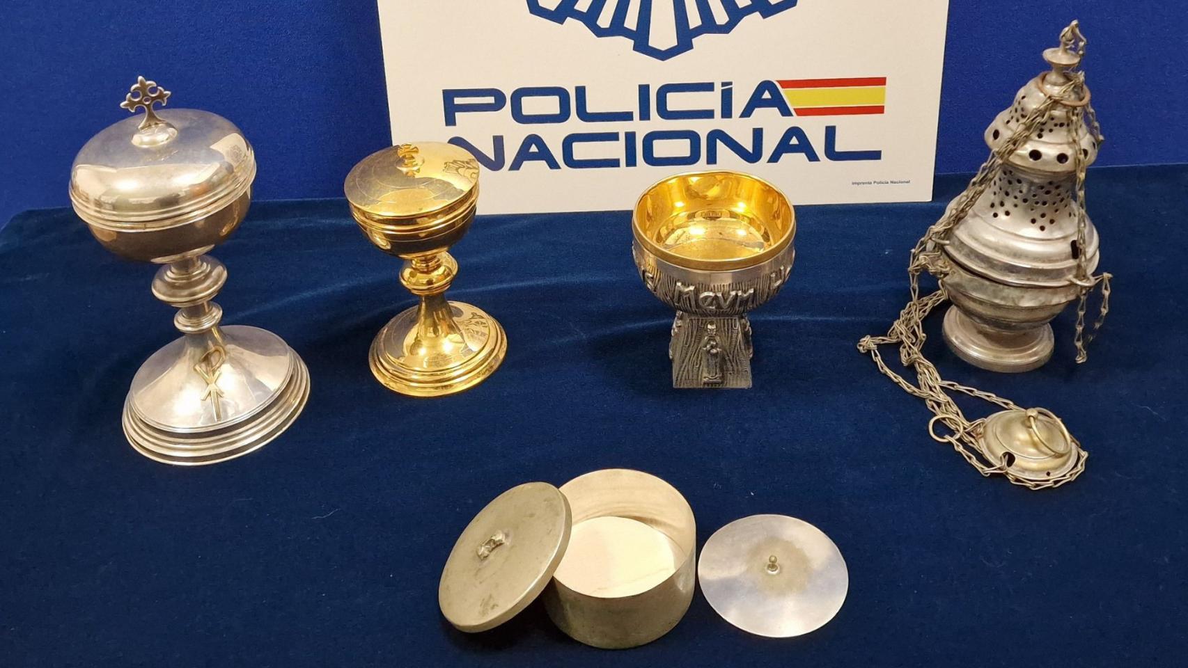 Material sustraído por los detenidos en dos iglesias de Vigo.