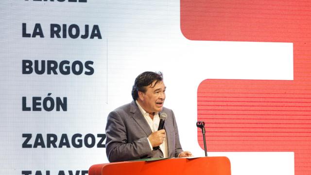 El diputado de Teruel Existe y portavoz de la Federación de partidos de la España Vaciada, Tomás Guitarte, interviene durante el acto de precampaña de España Vaciada, en el Espacio Rastro Madrid.