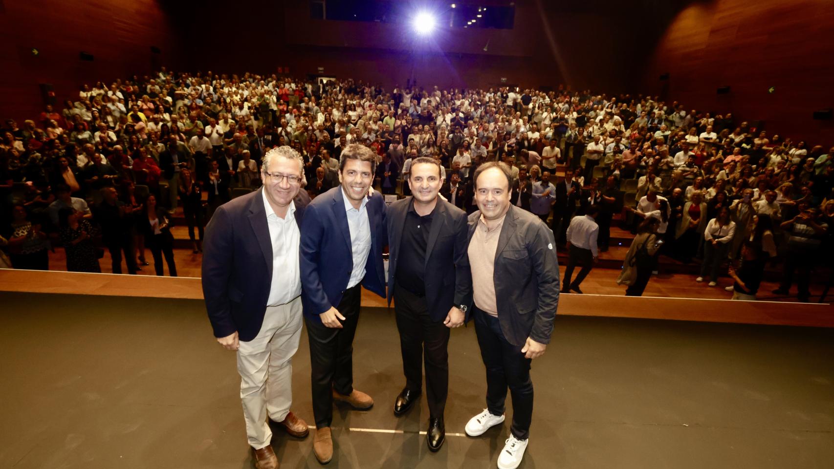 L'Auditori de La Nucía, a rebosar para la presentación de Bernabé Cano como candidato.