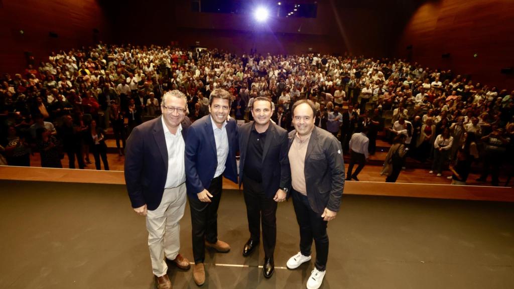 L'Auditori de La Nucía, a rebosar para la presentación de Bernabé Cano como candidato.