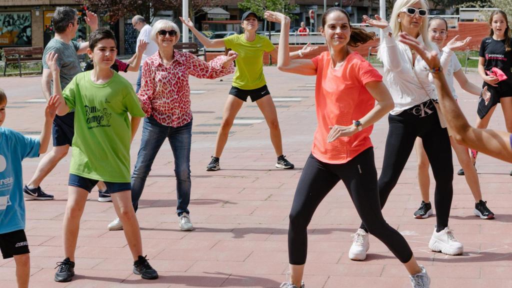 La candidata del PP a la Alcaldía de Soria, Belén Izquierdo bailando zumba