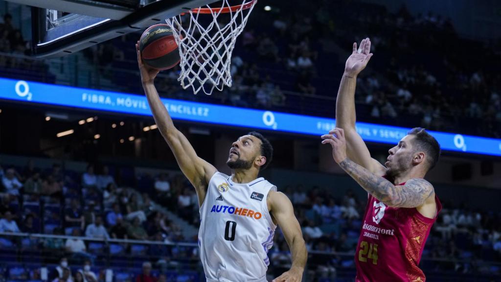 Williams-Goss consigue una canasta.