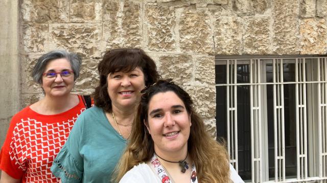 Recogida de firmas por parte de AFAMMER para solicitar matrona para El Casar (Guadalajara) y la comarca