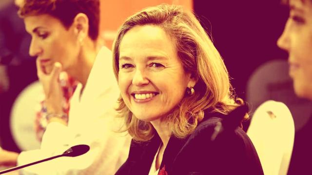 La vicepresidenta primera y ministra de Economía y Transformación Digital, Nadia Calviño, durante un desayuno informativo en el Hotel Tres Reyes, el pasado 21 de abril.