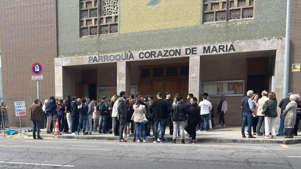 Entrada a la parroquia Corazón de María.