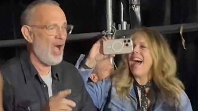 Tom Hanks y Rita Wilson bailando al son de las canciones de Bruce Springsteen en Barcelona.