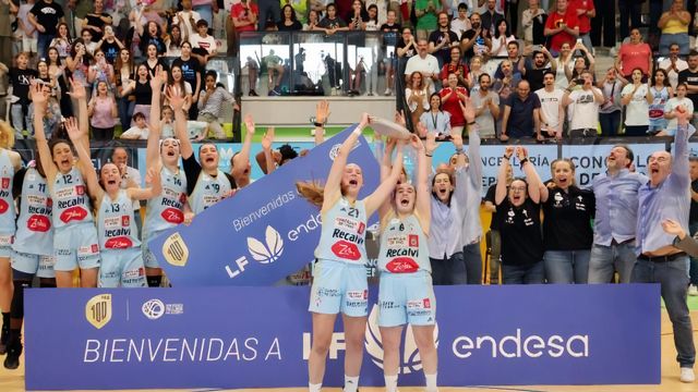 El Celta Zorka celebra su ascenso a la LF Endesa.