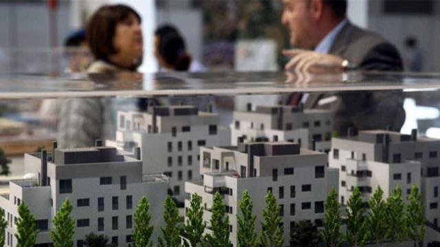 Maqueta de una promoción en un salón inmobiliario, en imagen de archivo.