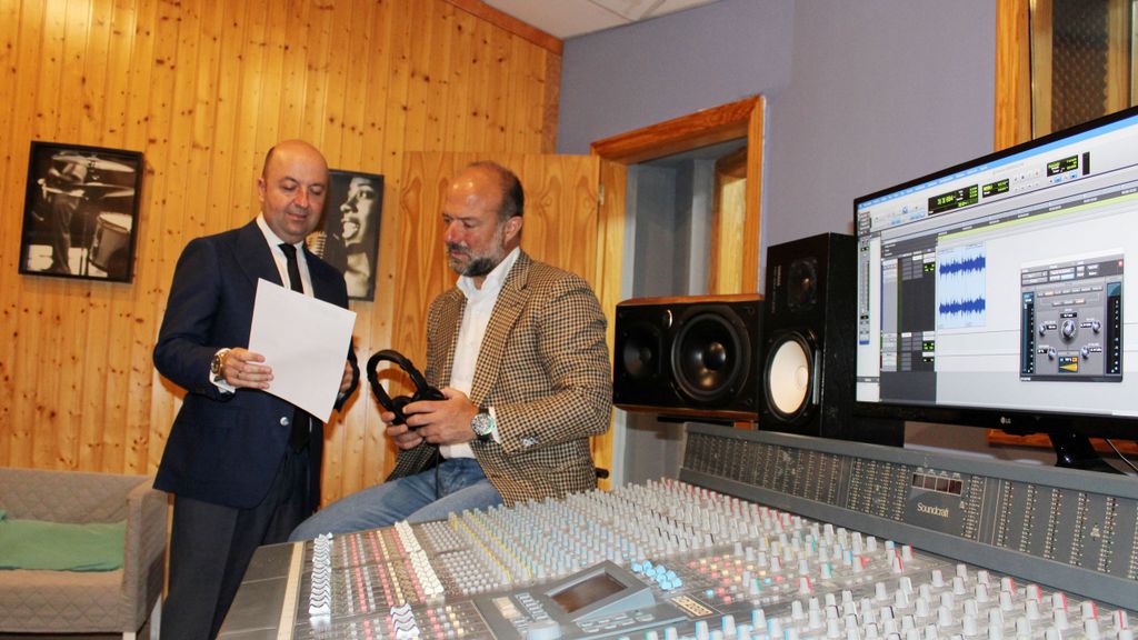 Ignacio Pellicer y Pedro Heredia en el estudio en el que han grabado los episodios del pódcast.