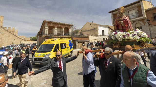 Explota el carro de los cohetes durante la procesión de San Segundo (Ávila)