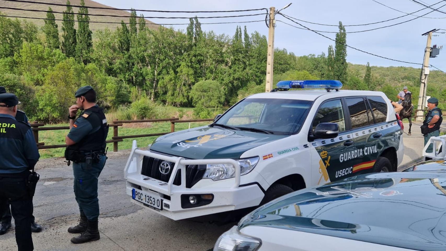 Dispositivo de la Guardia Civil desplegado en Puebla de Sanabria.
