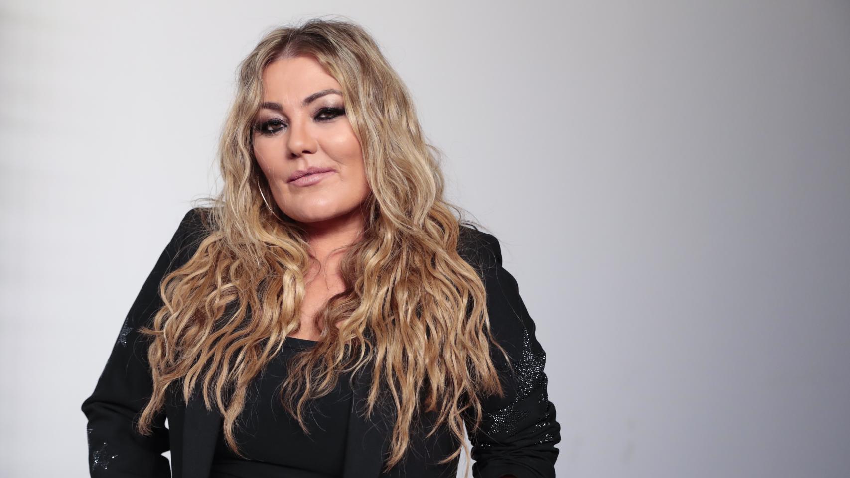 Imágenes del día: El emotivo reencuentro de Amaia Montero con su ex, Gonzalo Miró, tras sus problemas de salud