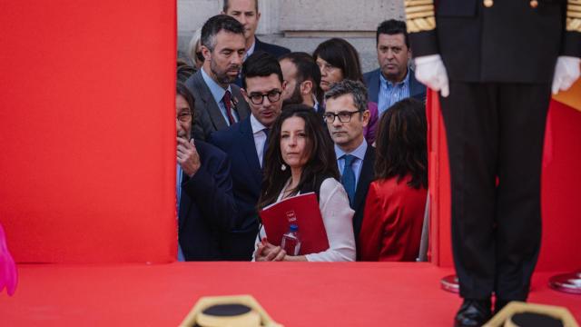Bolaños mientras que intenta pasar a la tribuna de autoridades durante el desfile.