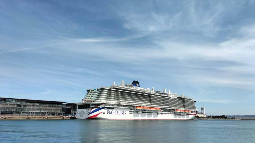 Un crucero en el Puerto de A Coruña