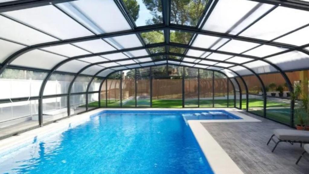 Una de las cubiertas para piscina de Vegametal.