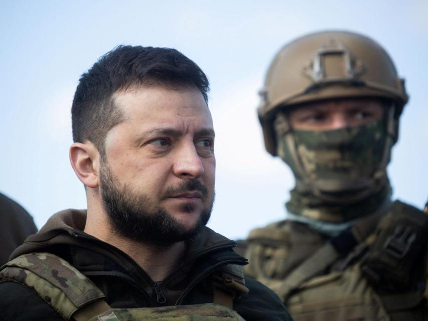 Volodímir Zelenski, en una de sus últimas visitas al frente.