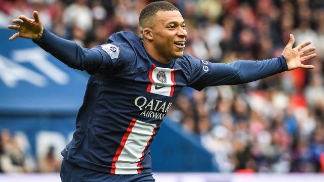 Kylian Mbappé, celebrando un gol del PSG en la temporada 2022/2023