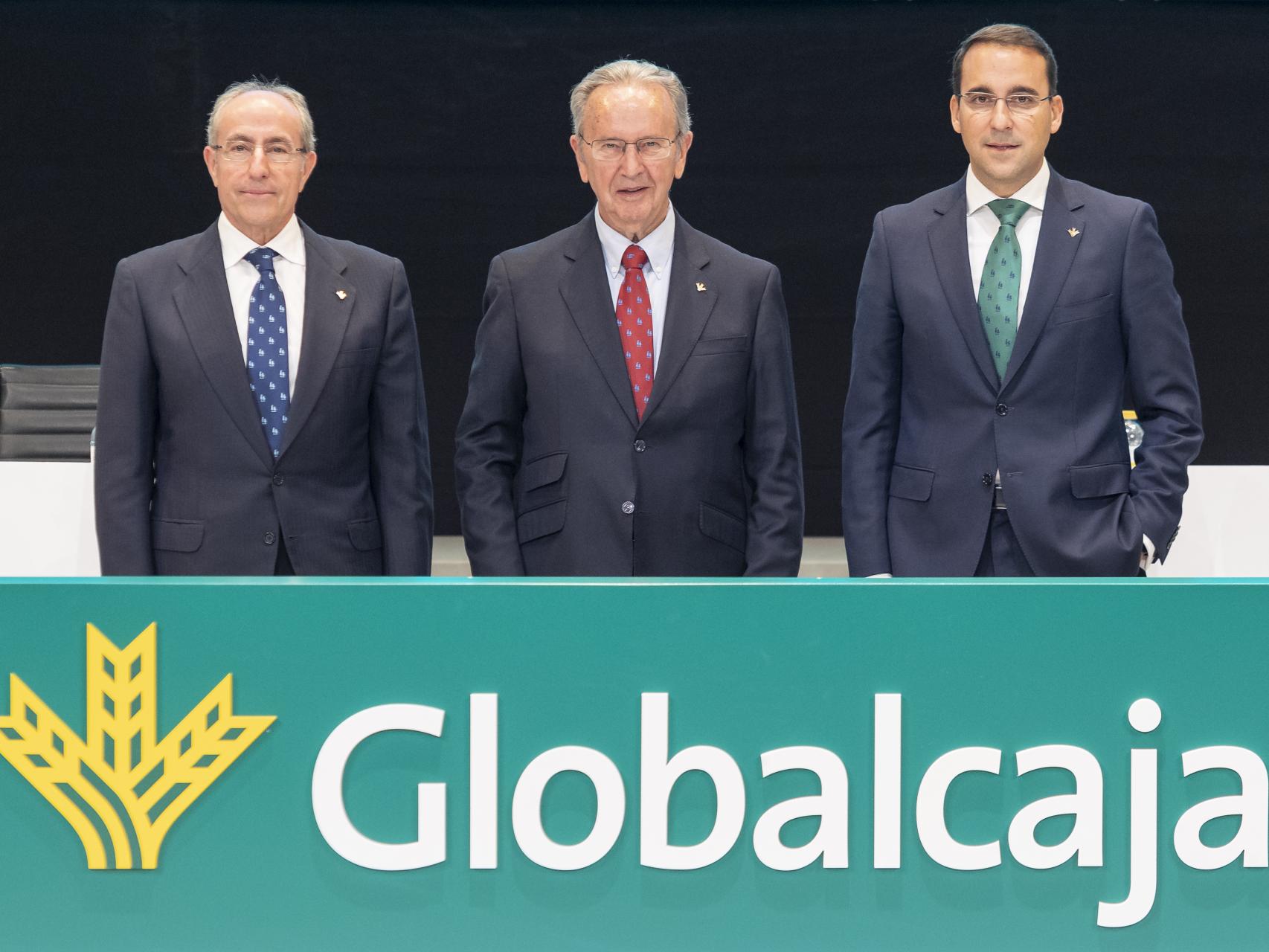 Mariano León, Carlos de la Sierra y Pedro Palacios en la Asamblea General de Globalcaja 2023. Foto: Globalcaja.