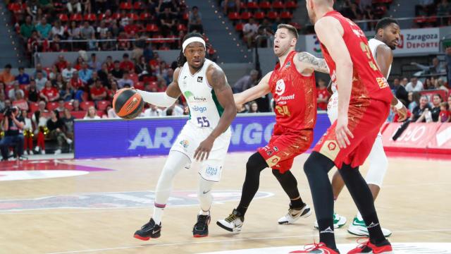 Perry jugando un partido.